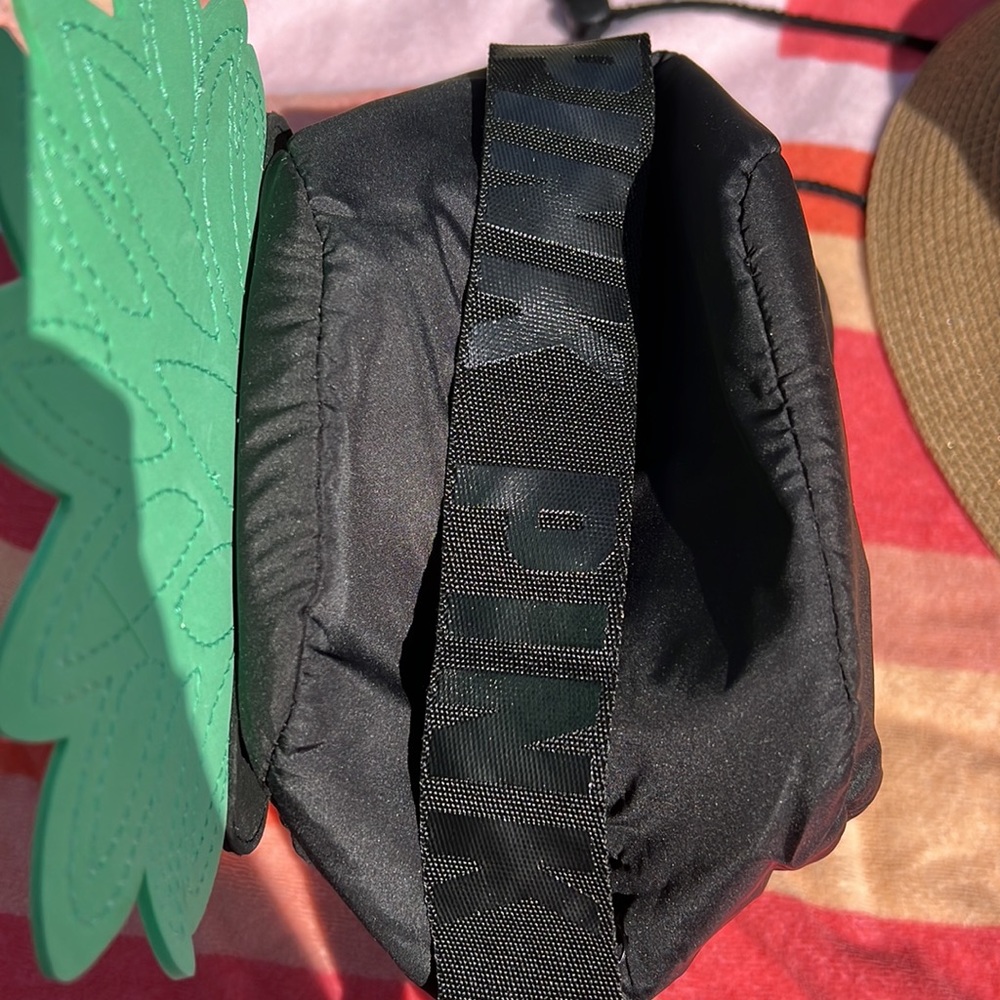 Victoria's Secret PINK Pineapple Cooler Insulated Lunch Shoulder Bag - Picture 4 of 9